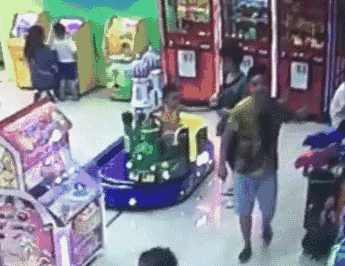1499933289104046207.gif 1.gif