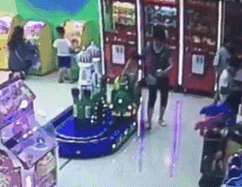 1499933307567054975.gif 2.gif